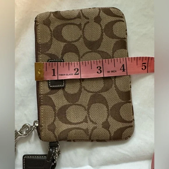 Coach | Wristlet! - Picture 11 of 11